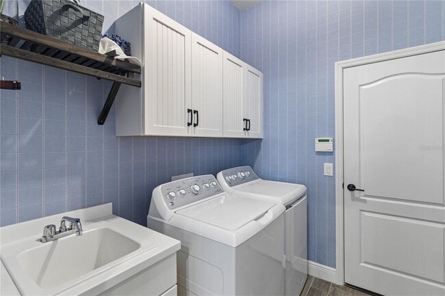 Building Photo - 26683 Raphis Royale Blvd