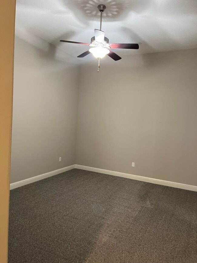 Building Photo - Beautiful Family Home