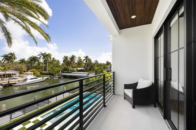 Building Photo - 885 NE 76th St