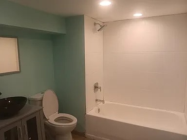 Building Photo - 5005 W Chicago Ave