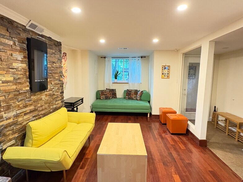 Primary Photo - 1229 Girard St NW