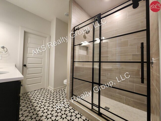 Building Photo - 1012 Windsor Dr