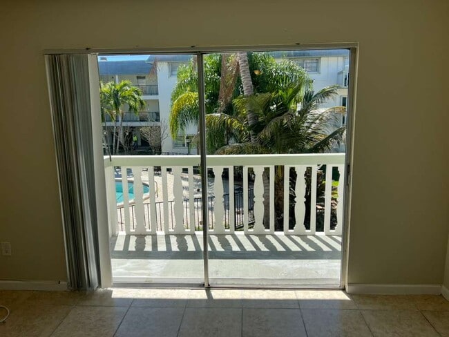 Building Photo - 15225 NE 6th Ave