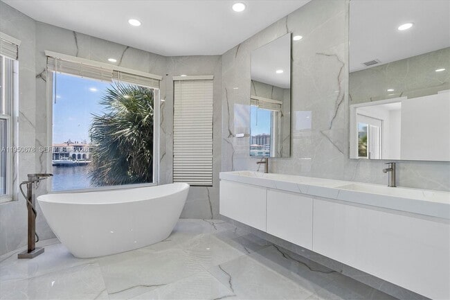 Building Photo - 21301 NE 38th Ave