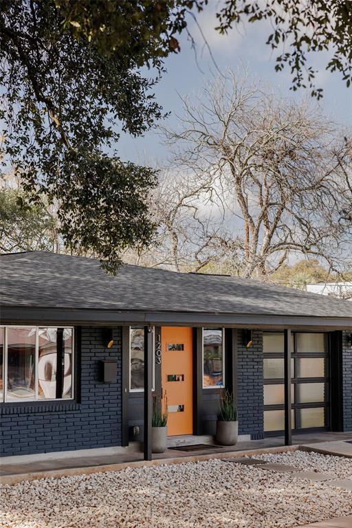 Building Photo - 1203 W Oltorf St