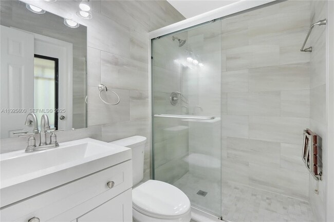 Building Photo - 3225 SW 94th Ave