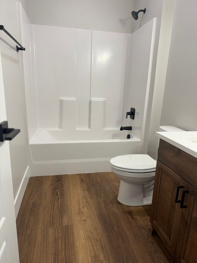 Building Photo - BEAUTIFUL 3 Bed 2 Bath Twin home in Sugar city!