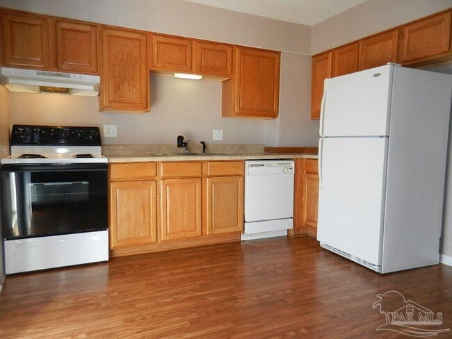 Building Photo - 672 S 72nd Ave