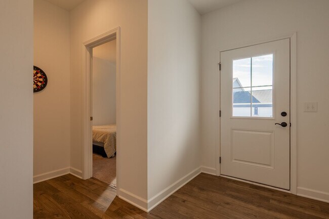 Building Photo - Modern Home with Open Floor Plan in Blacksburg