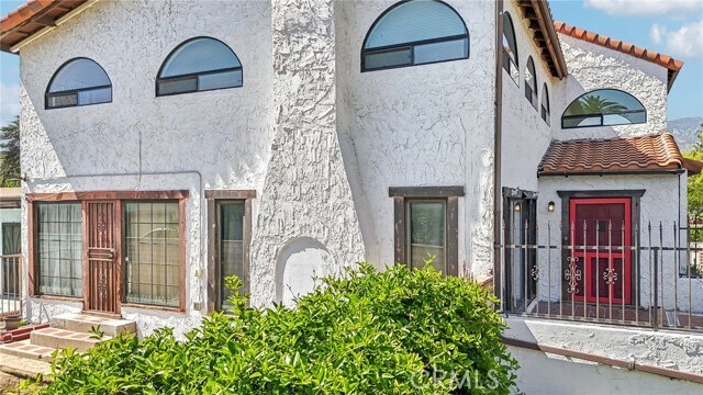 Building Photo - 3098 N Arrowhead Ave