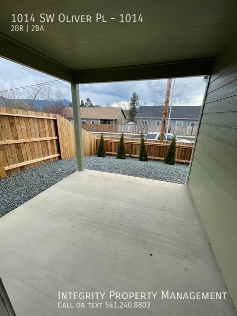 Building Photo - 1014 SW Oliver Pl