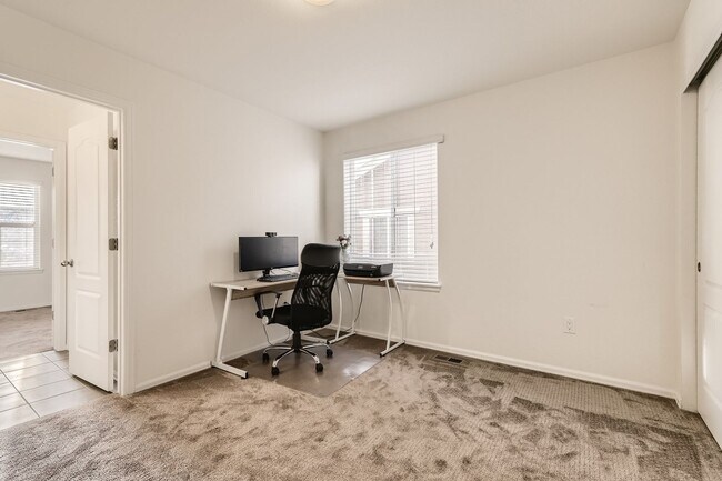 Building Photo - **** SPECIAL OFFER: 1 Month Rent FREE, if lease by July 1st week ****** Beautiful 4 bed, 4 bath h...