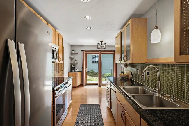 Building Photo - 2914 Maple Grove Dr