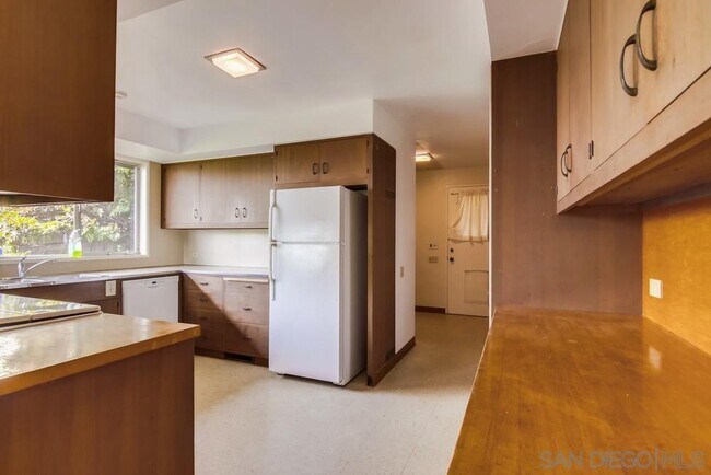 Building Photo - 631 San Gorgonio St