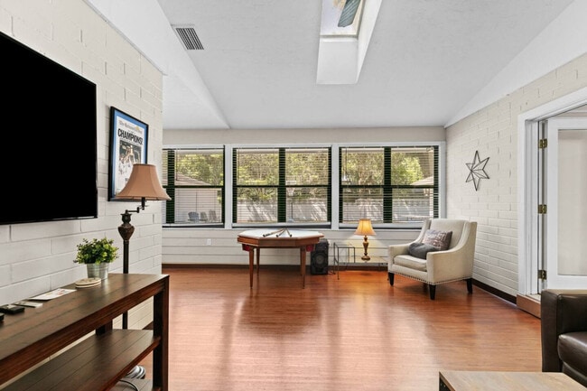 Building Photo - 1929 NW 7th Ln