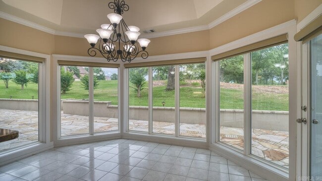 Building Photo - 2213 Doral Dr