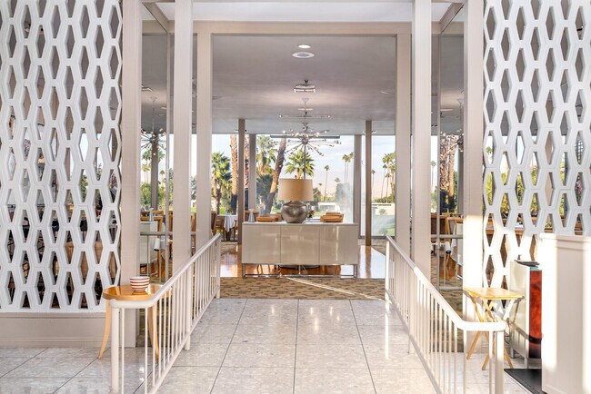 Building Photo - 449 Desert Lakes Dr