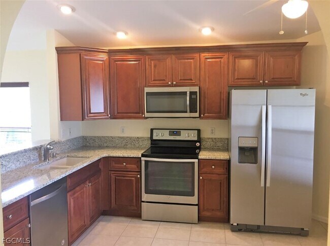 Building Photo - 1421 SE 10th Terrace