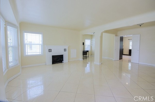 Building Photo - 2920 Los Flores Blvd