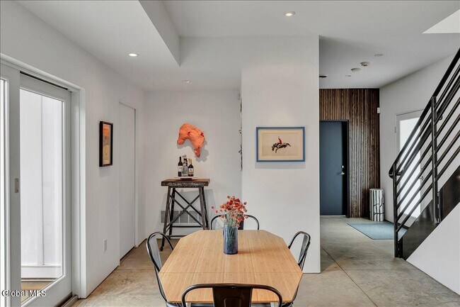 Building Photo - 18 Granite St