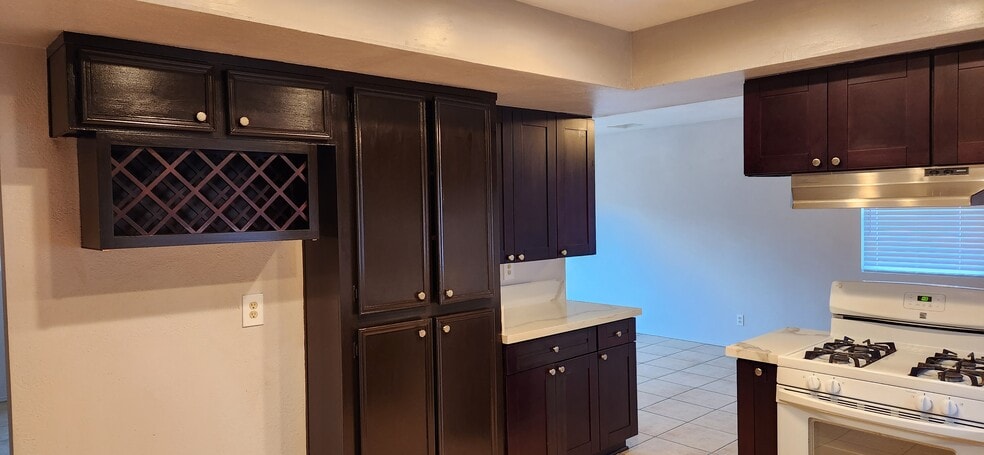 kitchen - 2619 Bancroft Dr