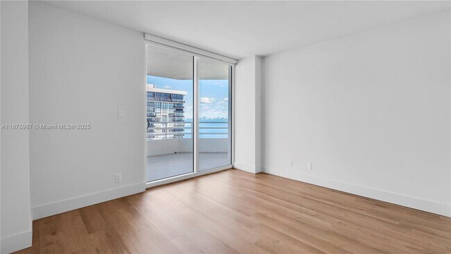 Building Photo - 555 NE 34th St