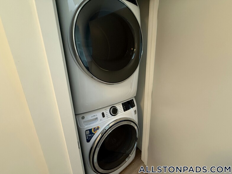 Building Photo - 1079 Commonwealth Ave