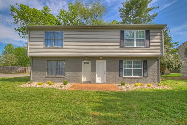Building Photo - Remodeled 2BR Townhome in Spring Hill