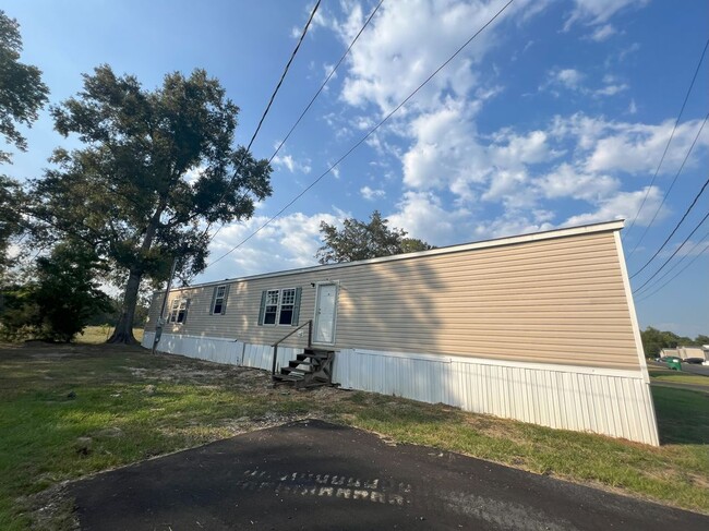 Primary Photo - 40195 Macedonia Rd
