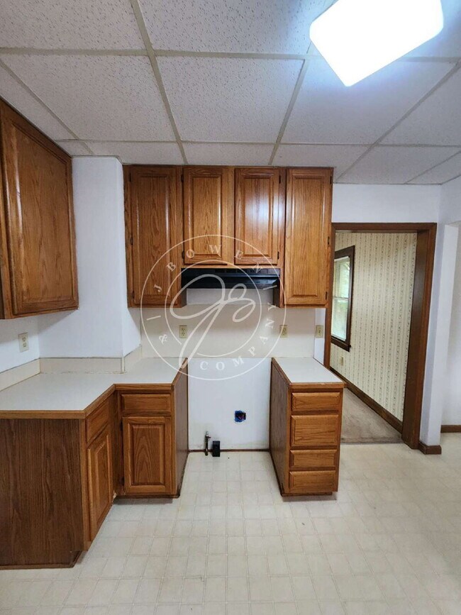 Building Photo - 3 Bed / 2 Bath Home in West Toledo – Bonus...