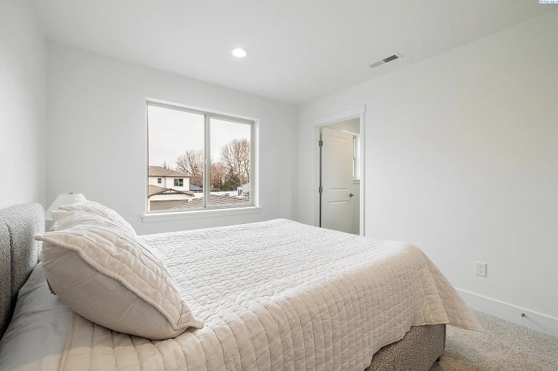 Building Photo - 1008 S Underwood St