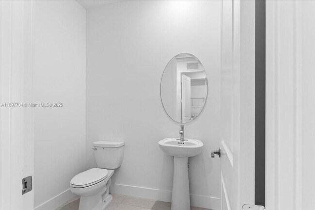 Building Photo - 12237 Green Oak Dr