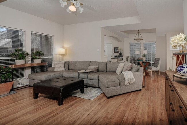 Building Photo - 15 S Avonlea Cir