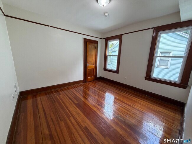 Building Photo - 306 Judson Pl