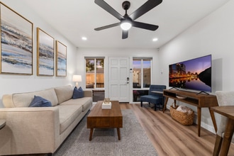 Building Photo - 4442 Clairemont Dr