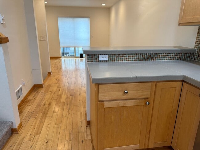 Building Photo - M/I SPECIAL! Highland Park Townhome w/ 3BR/2BA at over 1,000 Sq Ft!