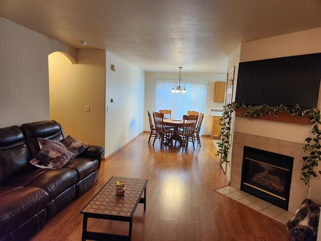 Building Photo - 4965 Universal Heights