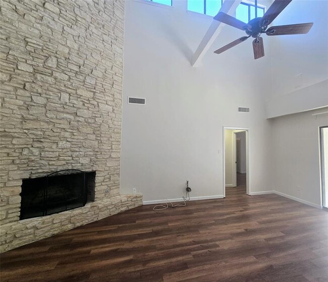 Building Photo - 3000 Maywood Cir