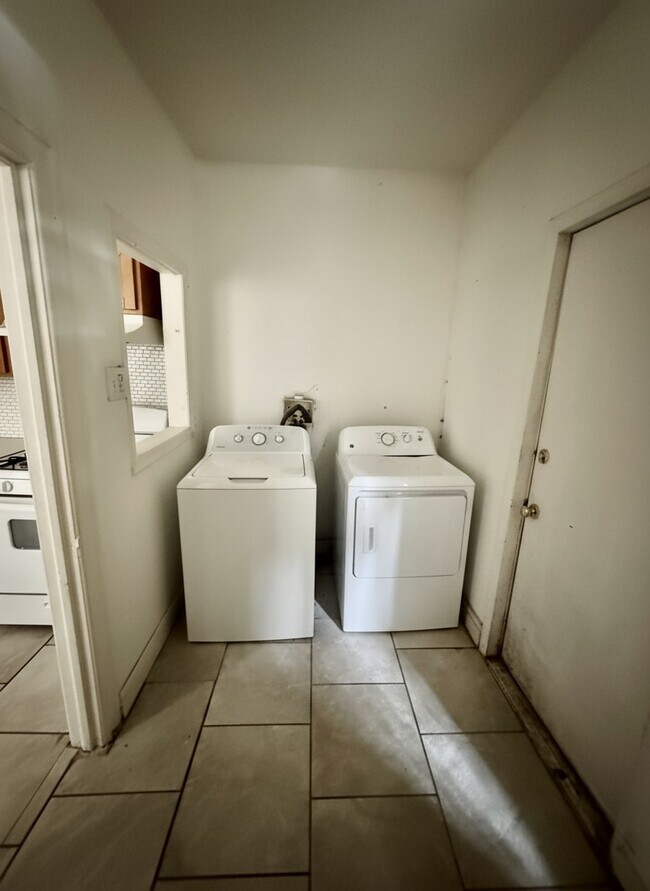 Building Photo - 5933 Chester Ave