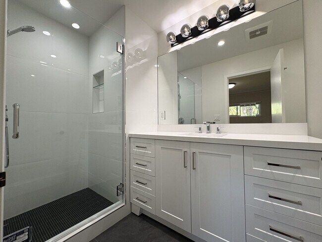 Building Photo - Charming 3BR/2BA Home in West Menlo Park