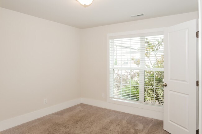 Building Photo - 189 Cherry Laurel Dr