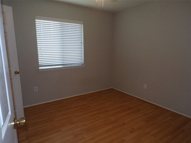 Building Photo - 2612 Sierra Dr