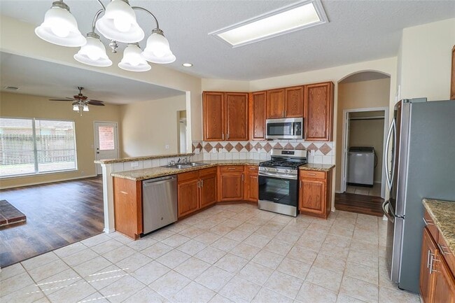 Building Photo - 18611 Woodbreeze Dr