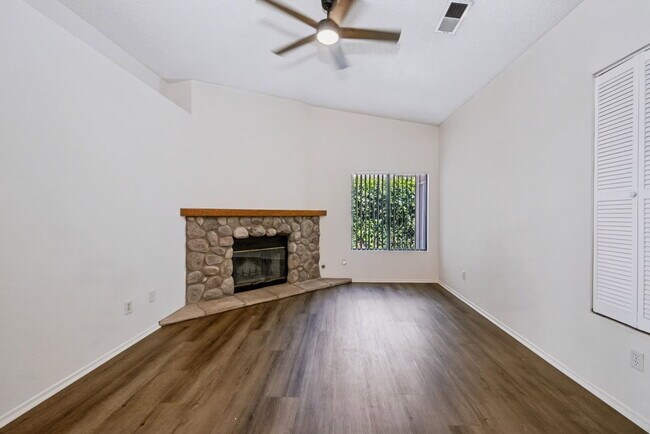 Building Photo - 26214 Lazy Creek Rd
