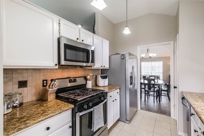 Building Photo - 4311 Duesenberg Ct