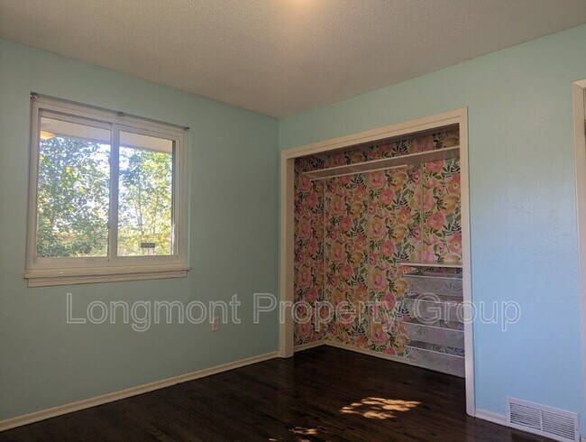 Building Photo - 305 Cottonwood Ct