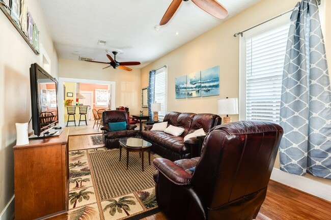 Building Photo - 4123 Avenue Q