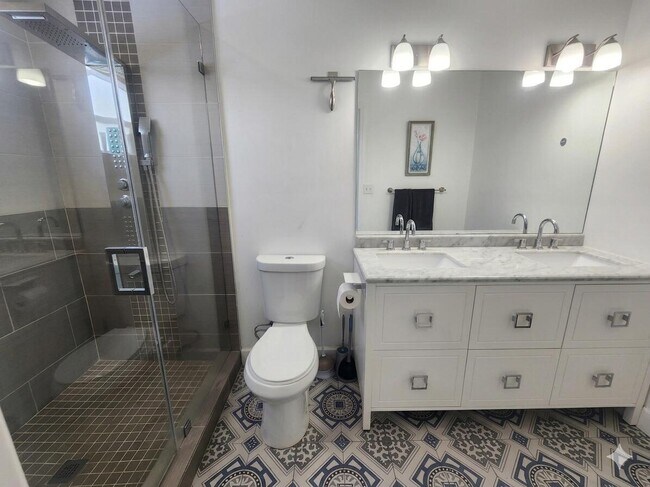 Building Photo - 3440 SW 20th St