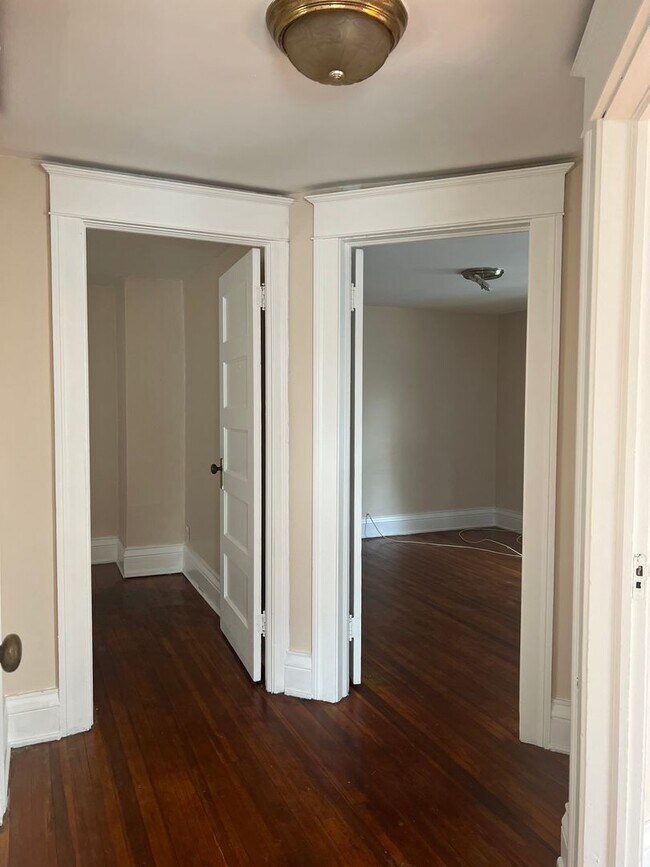 Building Photo - SINGLE FAMIKY FOR RENT IN MAPLEWOOD LOCATION !