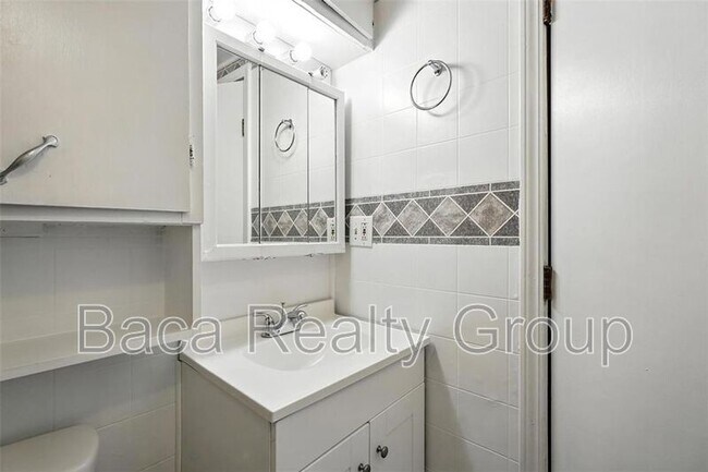 Building Photo - 228 N Donald Ave